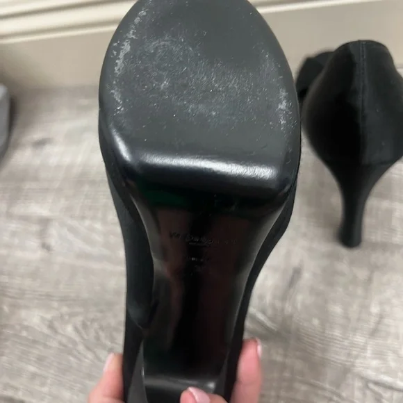 YVES SAINT LAURENT BLACK SATIN PALAIS PLATFORMS - Picture 7 of 8